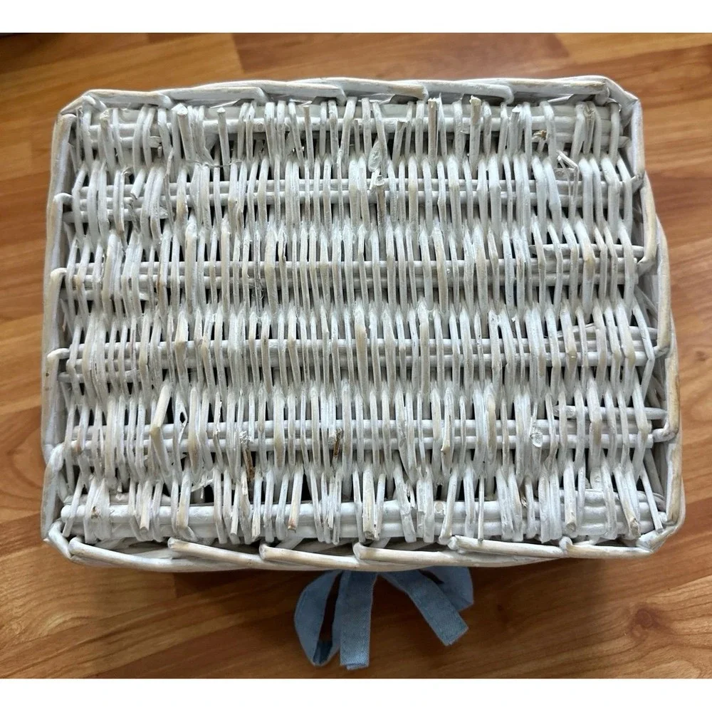 Vintage Pottery Barn White Wicker Basket Blue Liner...